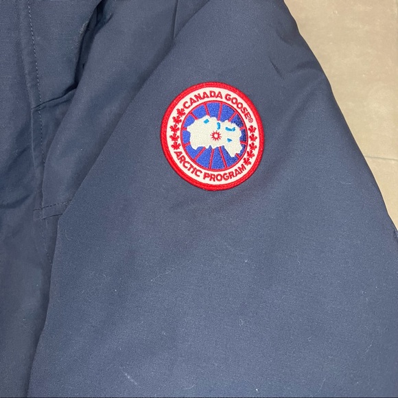 Canada Goose Sanford Parka - Picture 11 of 15